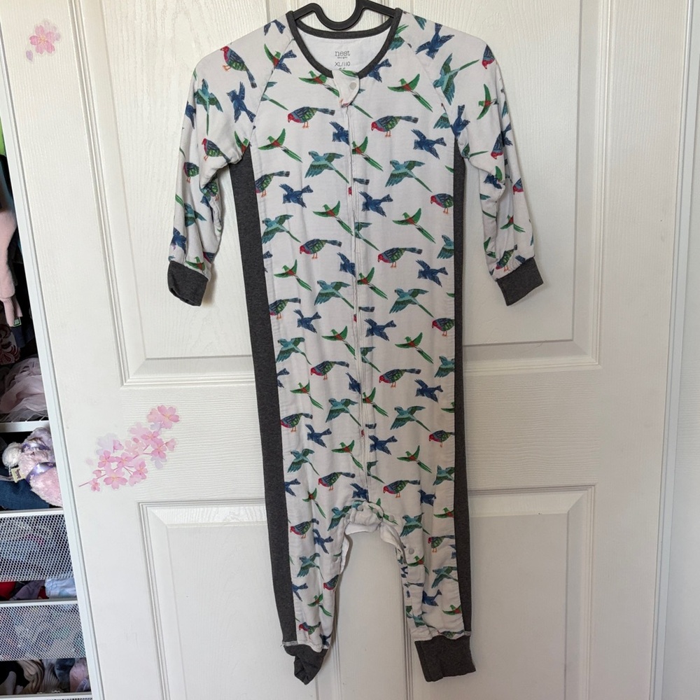 NEST Fragrances Baby Onesie with Colorful Bird Design pajamas